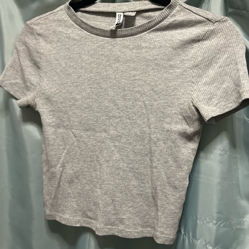 Grey fitted crop top